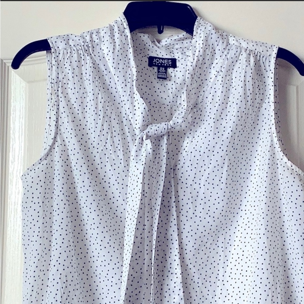 Jones New York Sleeveless White Polka Dot Bow Tie Top
